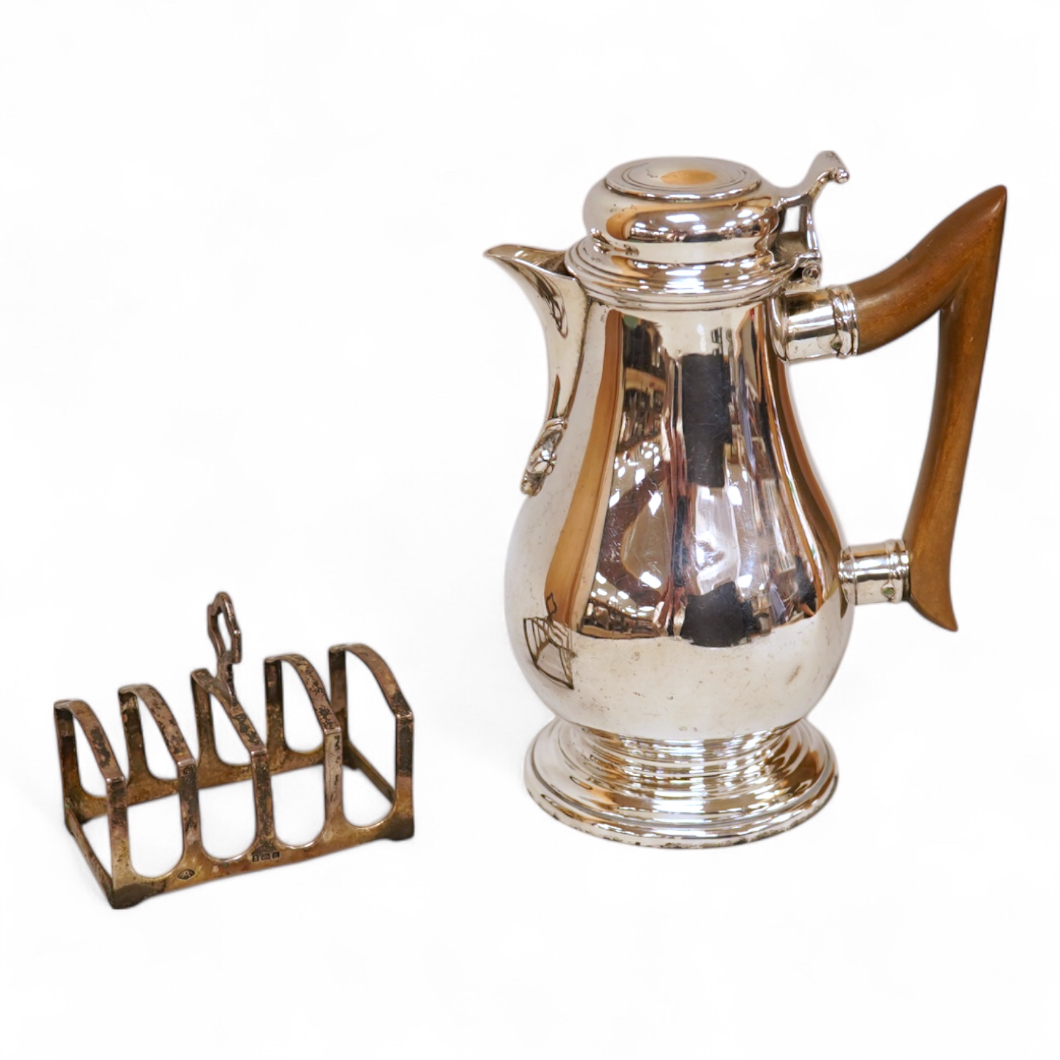 A late Victorian silver hot water jug, by Thomas Bradbury & Sons, London, 1894, height 16.4cm, together with a George V small silver five bar toast rack, Adie Brothers, Birmingham, 1930, gross weight 11.6oz.